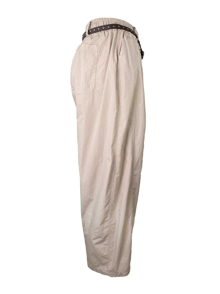 Hose mit Gürtel beige weite Passform Ansicht seitlich