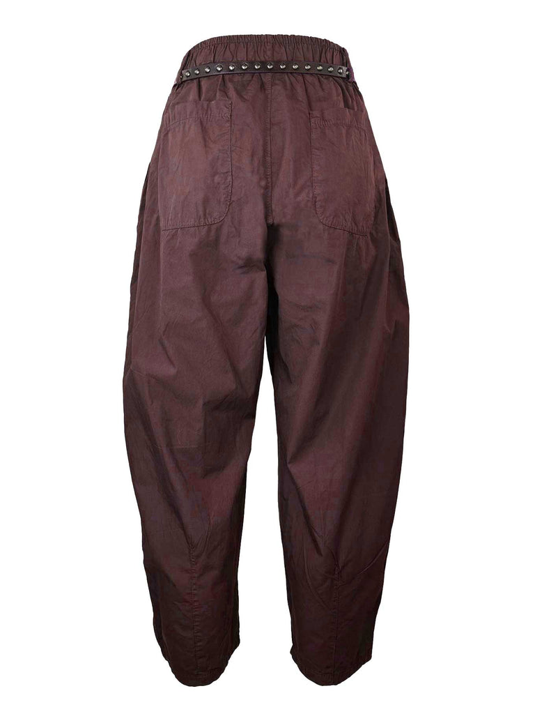Hose mit Gürtel burgund, Ansicht hinten