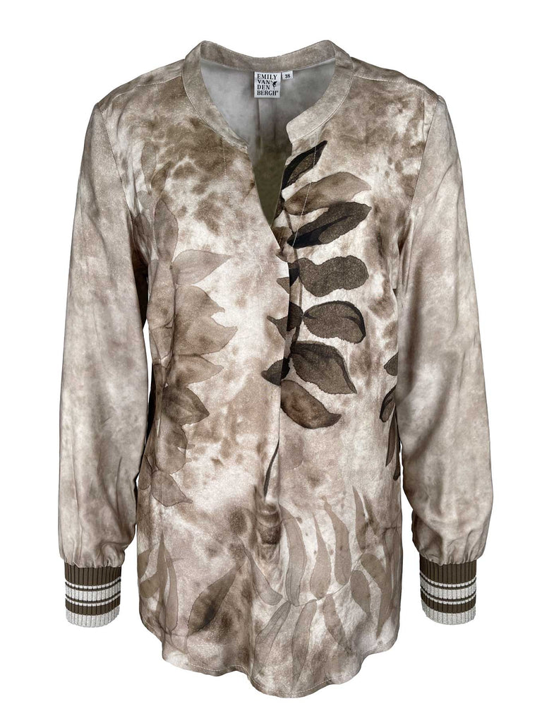 Blusenshirt taupe batik flowers, Ansicht vorn