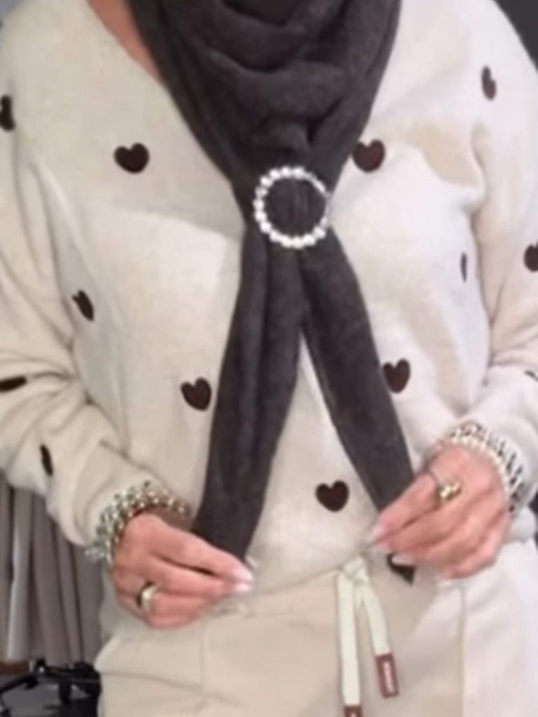 Tuch Spange Perle goldfarben, Trage-Ansicht 