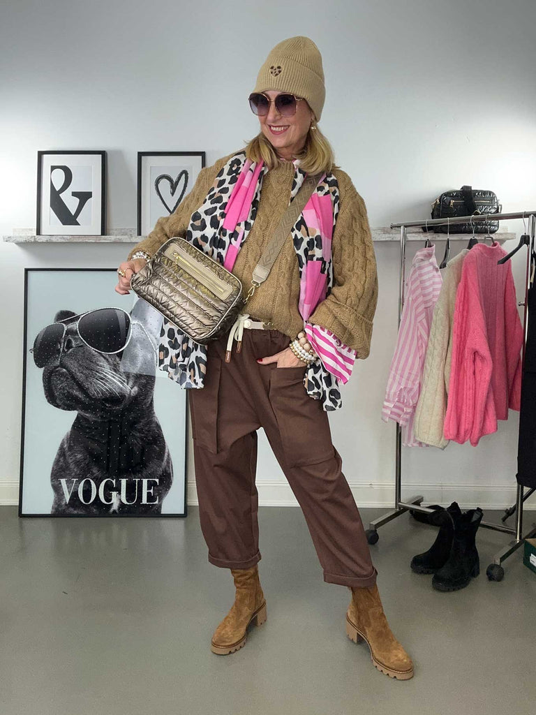 Hose Darcy braun, Trage-Ansicht vorn