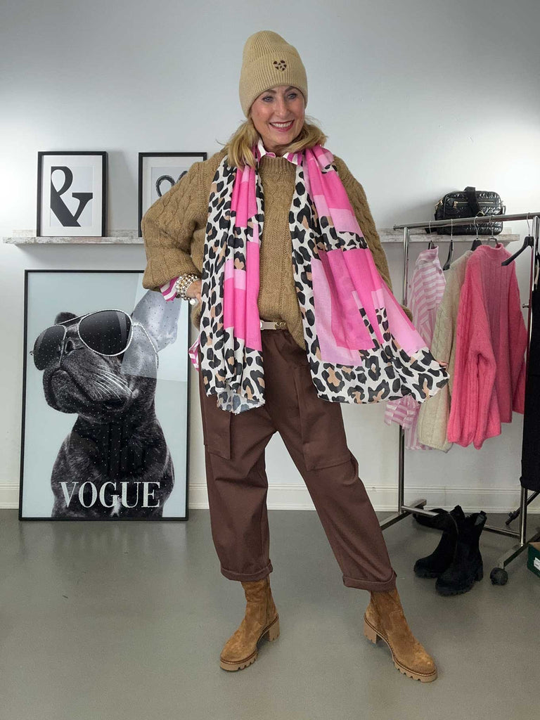 Schal Love leo, Trage-Ansicht 