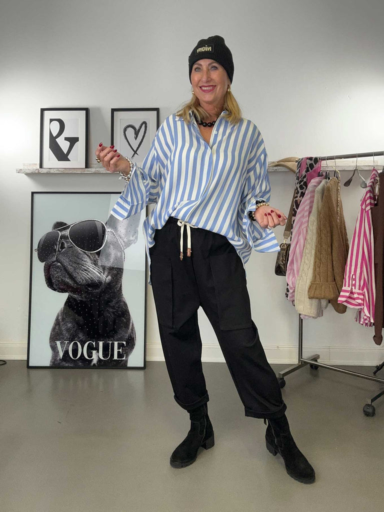 Bluse Jen gestreift hellblau, Trage-Ansicht