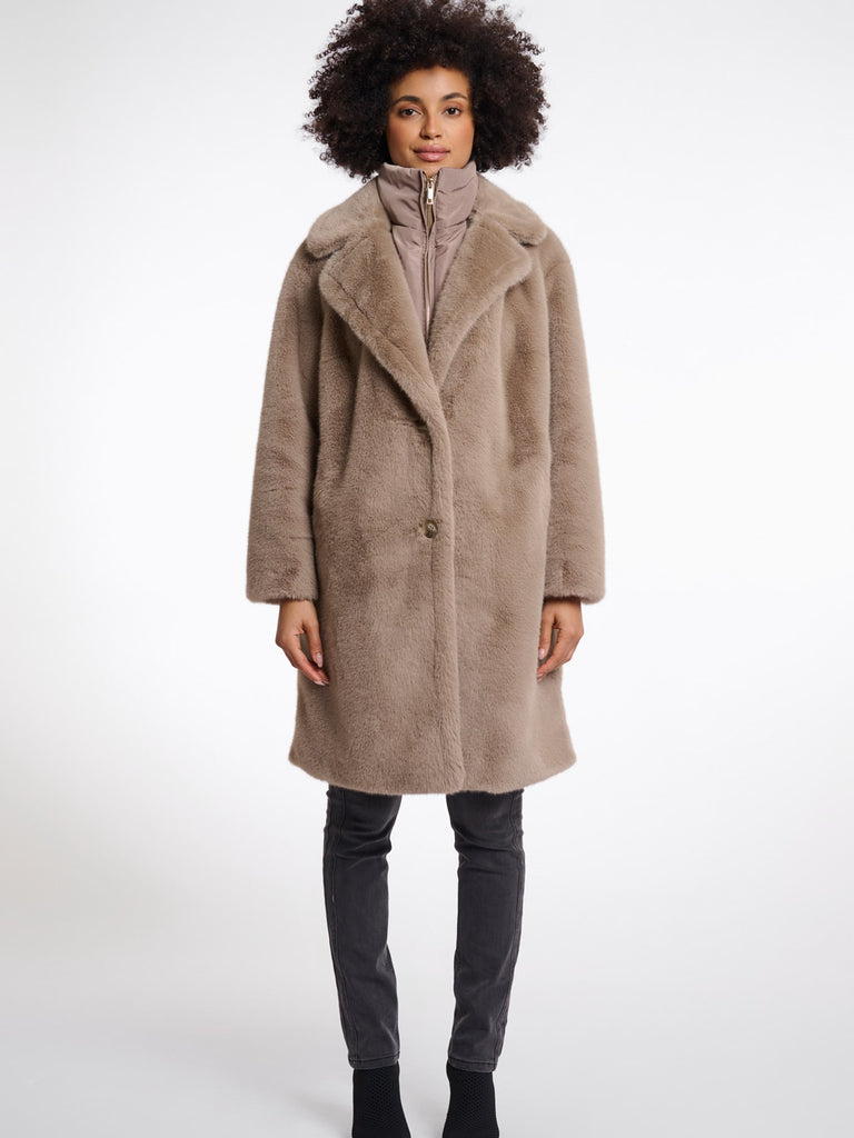 Mantel Geesje toffee, Ansicht vorn